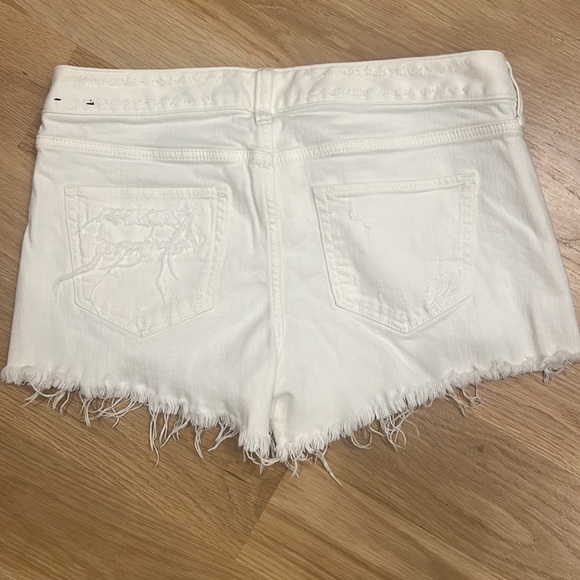 EXPRESS white jean shorts size 8 - Picture 2 of 3